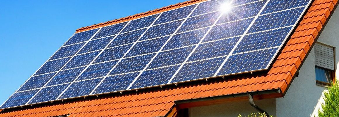 Hausdach mit Solaranlage
